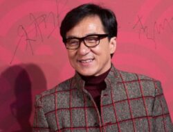 Kedatangan Legenda Jackie Chan di Indonesia Mencuri Perhatian, Tolak Dipayungi Petugas