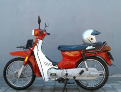 Menghidupkan Kembali Legenda: Restorasi Suzuki RC100 Tua yang Kembali Berkilau