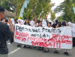 “Orang Tua Siswa SMKN 10 Medan Gelar Aksi Protes: Tuntut Keadilan Setelah Gagal SNBP”