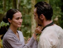 Atiqah Hasiholan Terima Tantangan Jadi Dukun: Peran Unik dalam Film Horor
