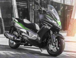 Kawasaki J300: Skuter Matic Bertenaga Besar untuk Pengendara Modern