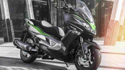 Kawasaki J300: Skuter Matic Bertenaga Besar untuk Pengendara Modern