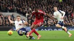 Alexander Isak Patah Kaki, Arne Slot Kecam Tekel Van de Ven