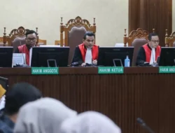 Pelanggaran Kode Etik: Tiga Hakim Terlibat Kasus Tom Lembong Dikenakan Sanksi