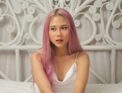 Nadin Amizah Terkenal dan Kontroversi Setelah Ungkap Gangguan Pita Suara