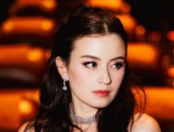 Kimberly Ryder Panjatkan Doa Jodoh Selama Umrah