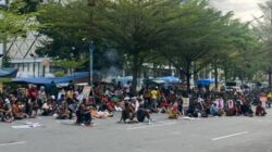 Ribuan Warga Kaltim Gelar Unjuk Rasa Protes Anggaran, Gubernur Rudy Mas’ud Janji Evaluasi tapi Dinilai Tak Cukup