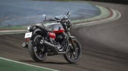 Moto Guzzi V7 Stone Corsa Hadir dengan Sentuhan Balap Klasik yang Lebih Modern