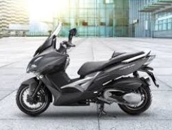 Kymco Xciting 400i: Skutik Bongsor yang Pernah Jadi Alternatif Moge Praktis