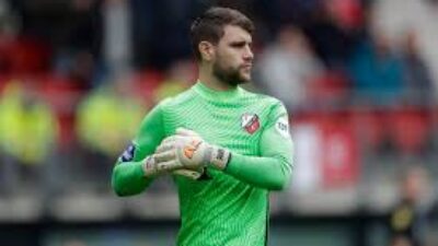 Dari Ejekan ke Pujian, Maarten Paes Bungkam Kritik Lewat Penampilan Gemilang di Ajax